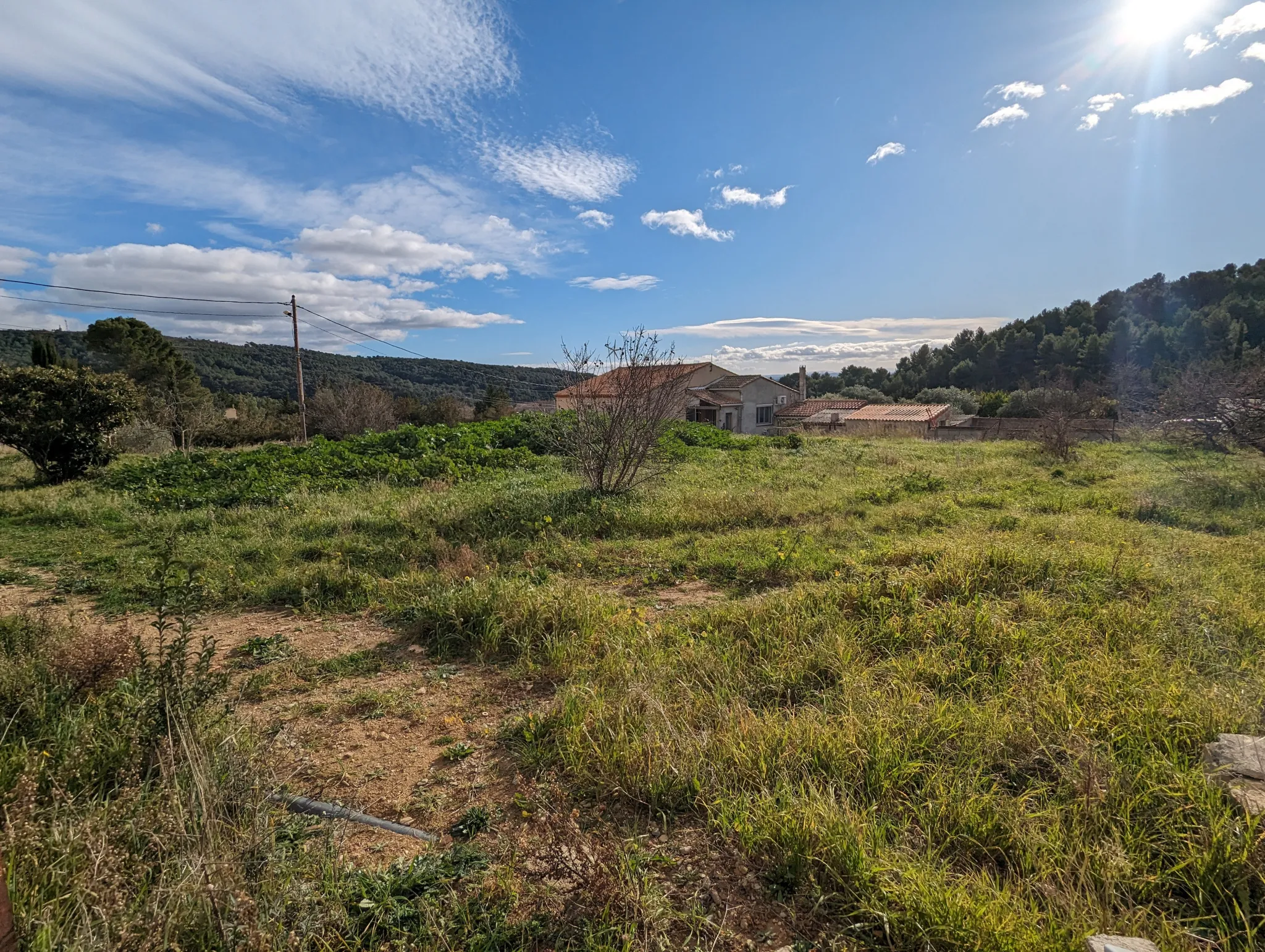 Villa plain-pied avec garage et terrain constructible à Bize-Minervois 