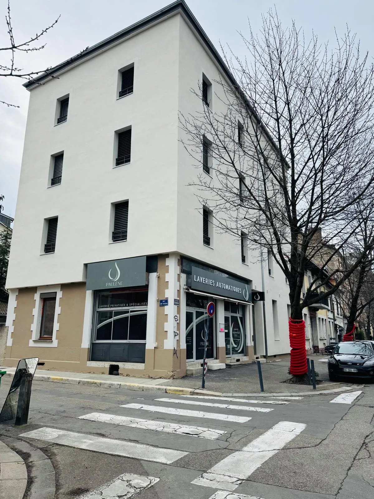 Local à Grenoble de 60 m², possibilité de conversion en appartement 