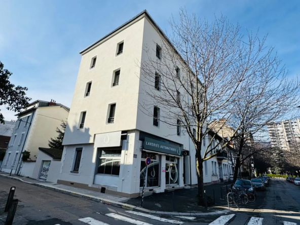 Local Commercial de 60 m² à Grenoble avec potentiel de Conversion