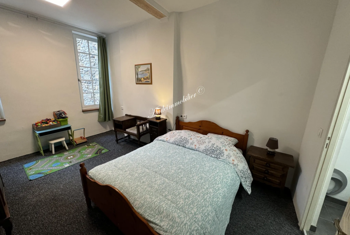 Maison de ville à Limoux avec cour et loggia à vendre 