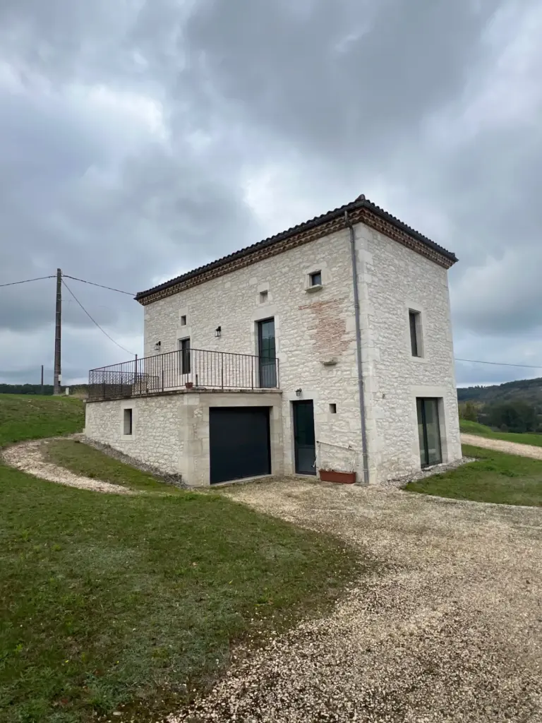 Maison en pierre rénovée avec près de 3 hectares à St Matre