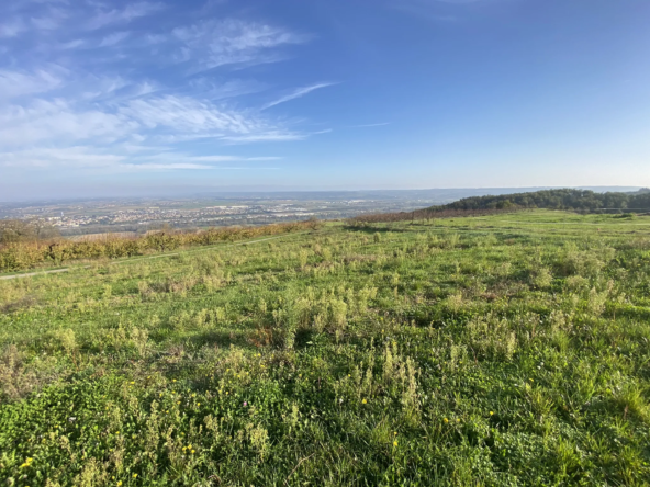 Terrain constructible de 1190 m² à Bogy, vue dégagée