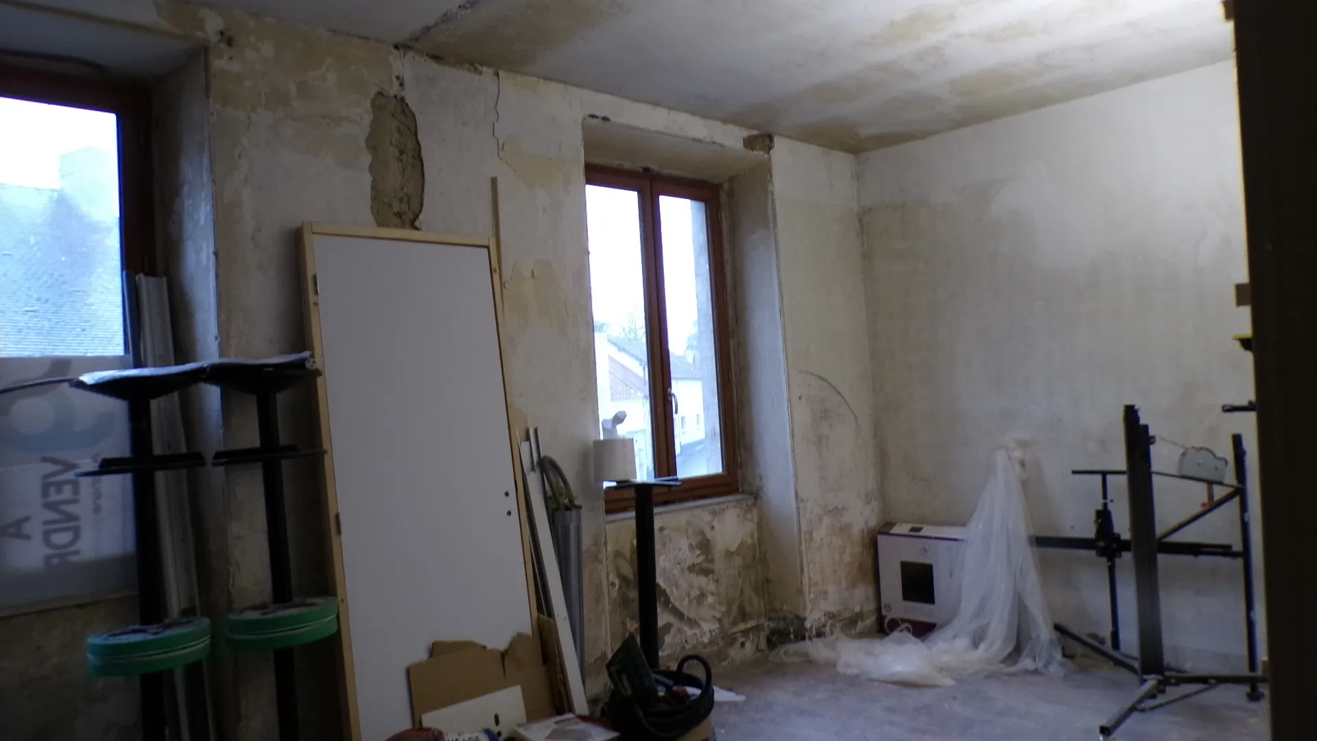 Maison à vendre à Saint-Gérand-Le-Puy avec atelier et bâtiment rénové 