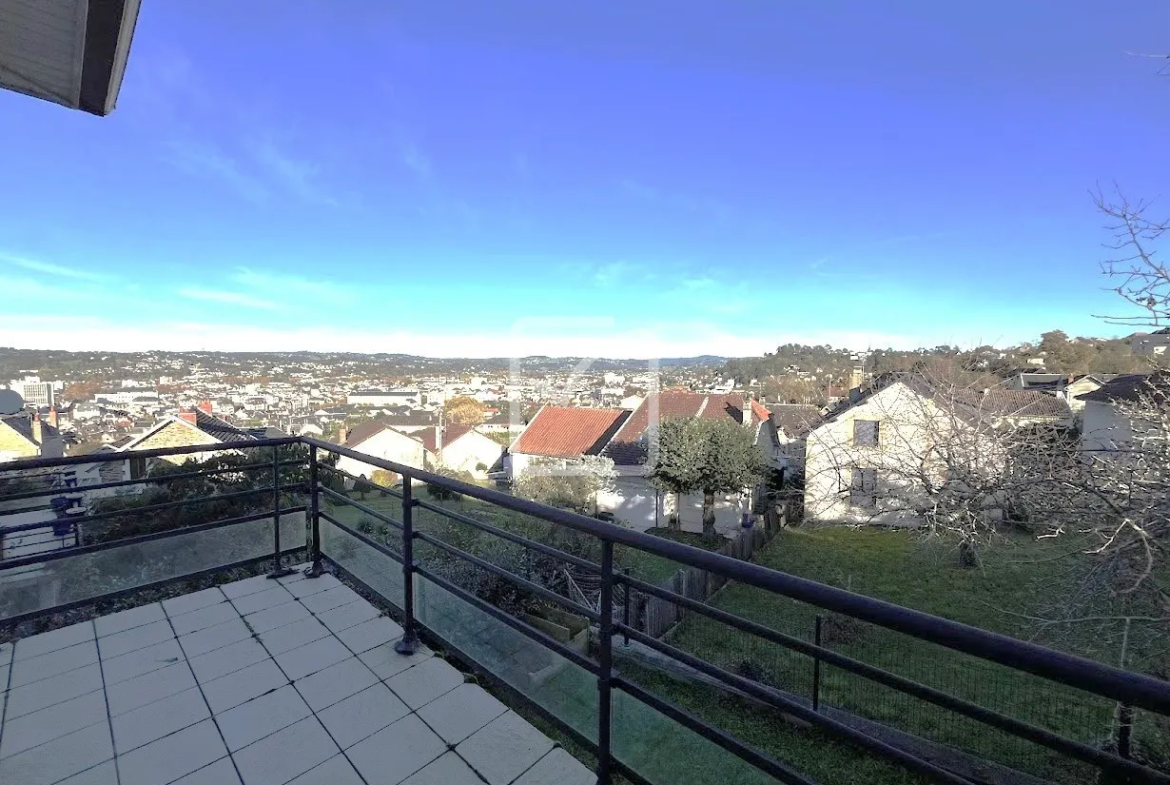 Maison moderne et lumineuse avec vue à Brive-la-Gaillarde 