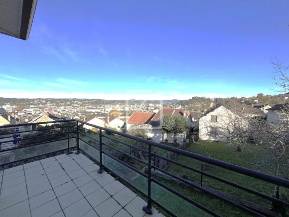 Maison moderne et lumineuse avec vue à Brive-la-Gaillarde