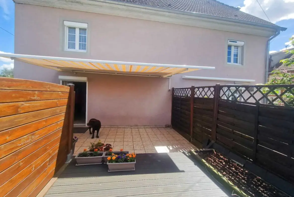 Triplex Soigné avec Terrasse à Bettendorf - 104 m² 