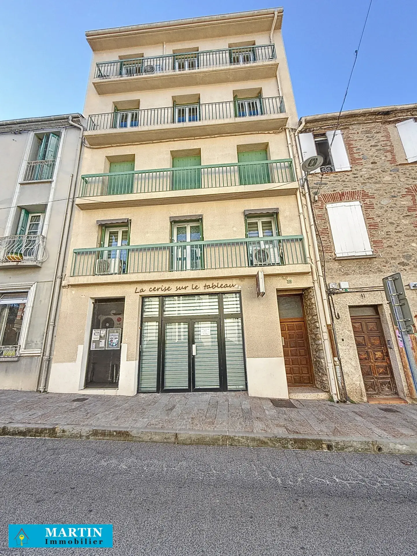 Bel Appartement Traversant à Céret avec Vue sur le Canigou 