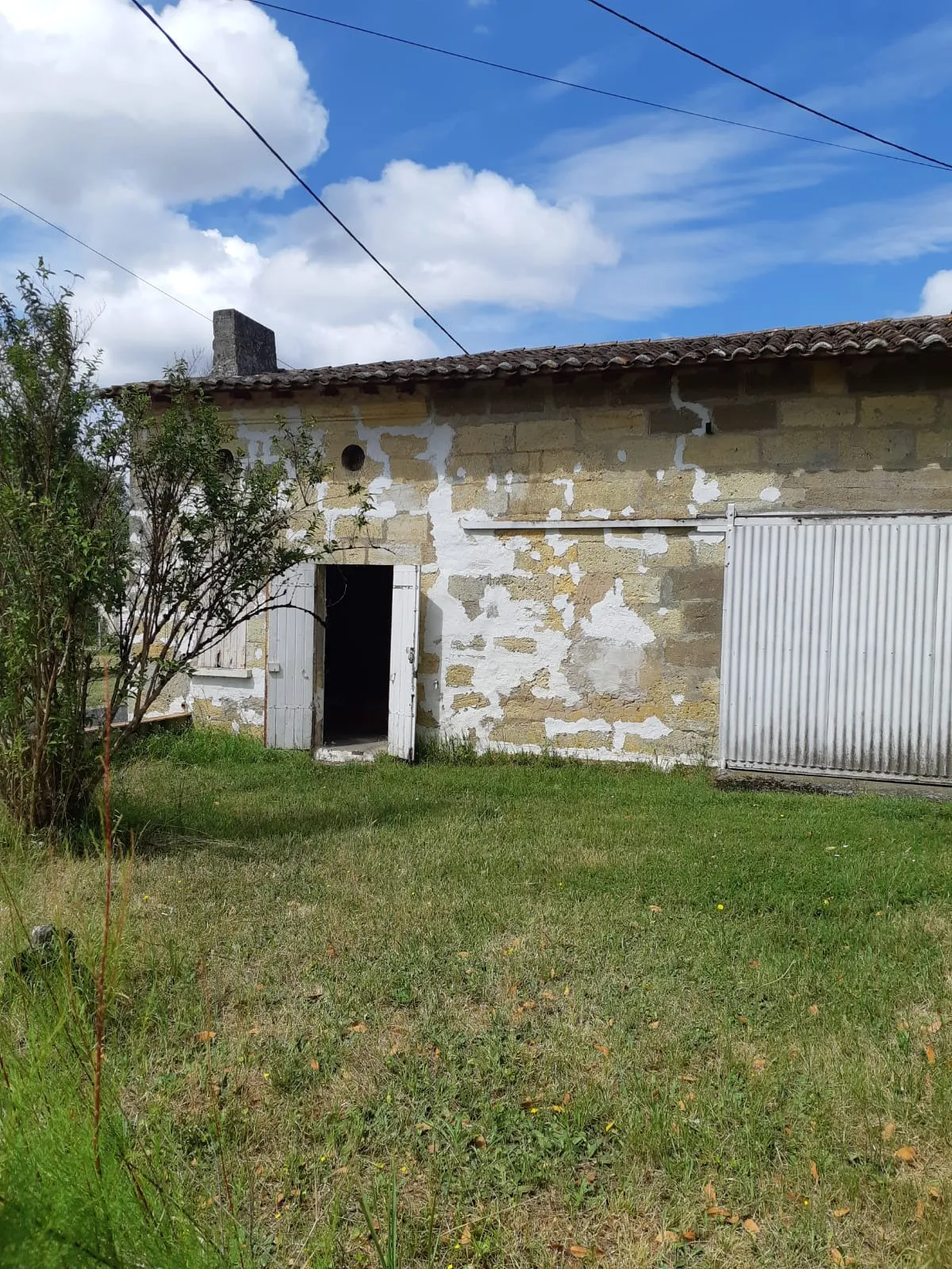 Maison ancienne à rénover sur Lalande de Pomerol 