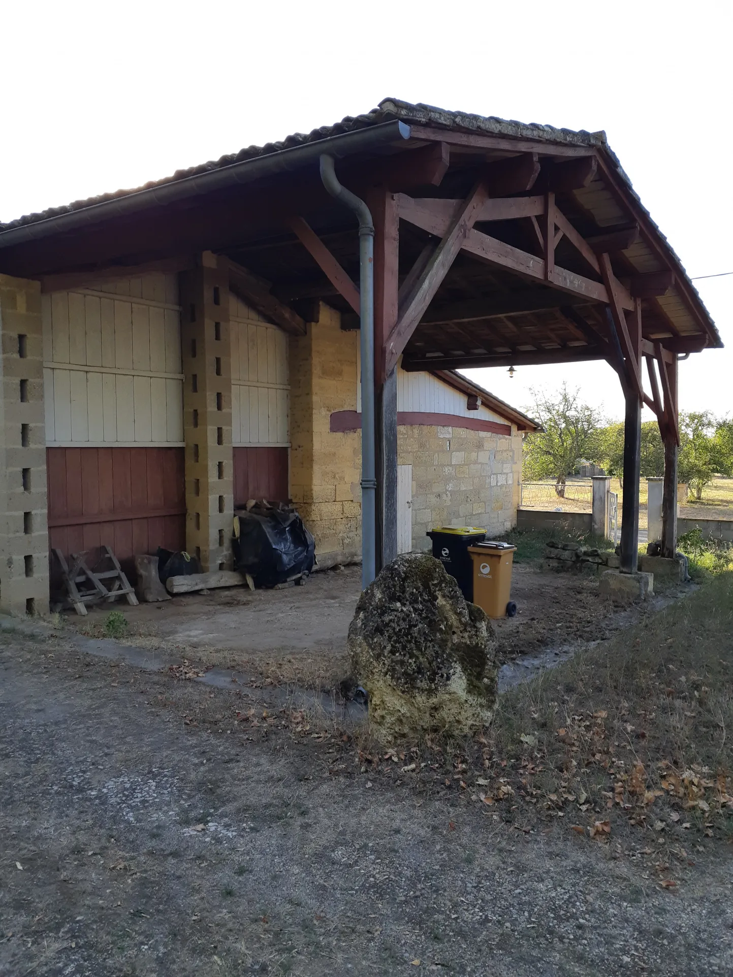 Maison ancienne à rénover sur Lalande de Pomerol 