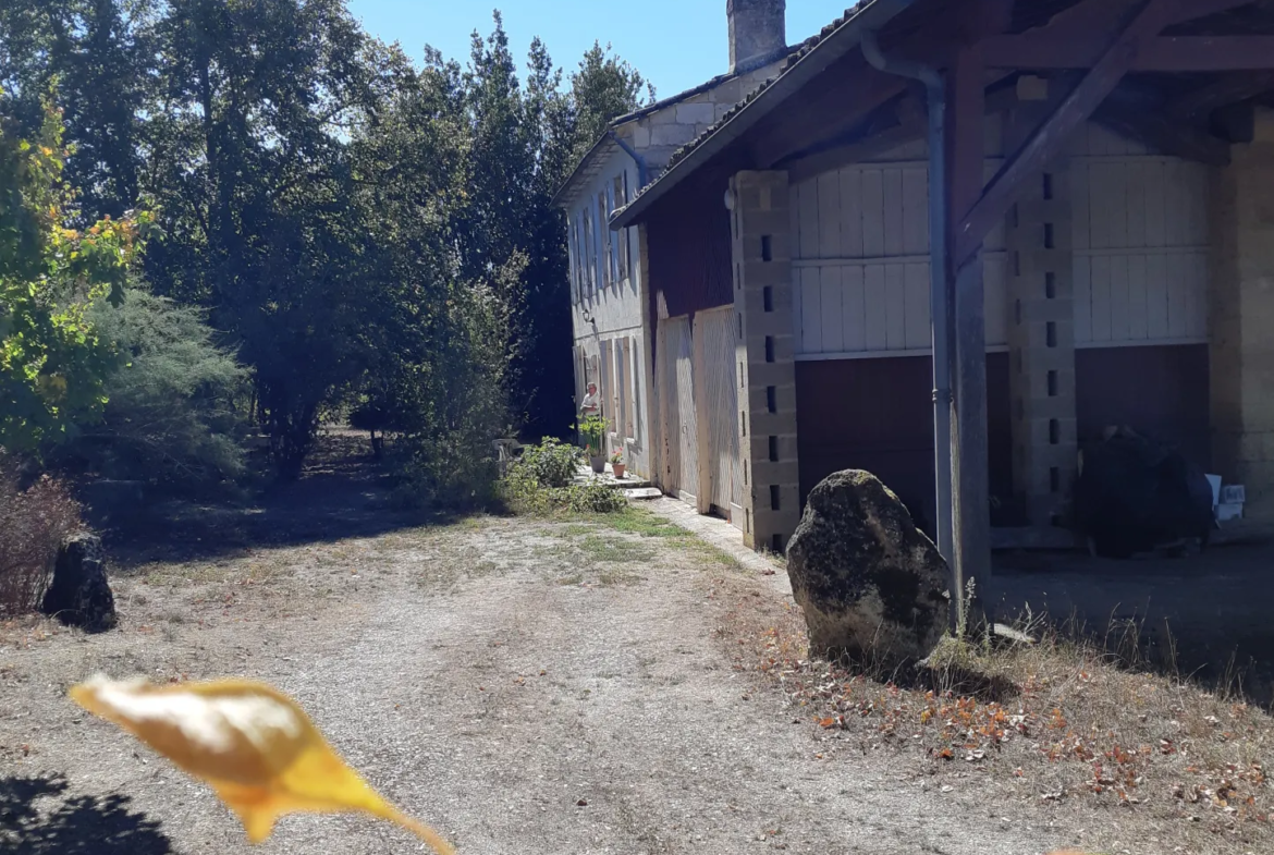 Maison ancienne à rénover sur Lalande de Pomerol 