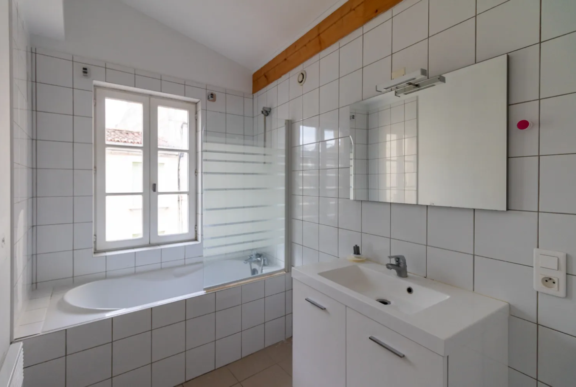 Maison atypique T3 - Saint-Eutrope, Saintes - 74 m² avec garage 