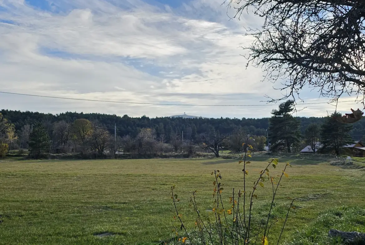 À vendre : bergerie rénovée sur 1 hectare à Caussols 