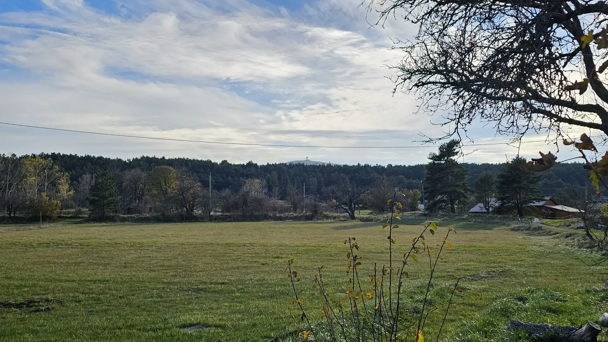 À vendre : bergerie rénovée sur 1 hectare à Caussols 