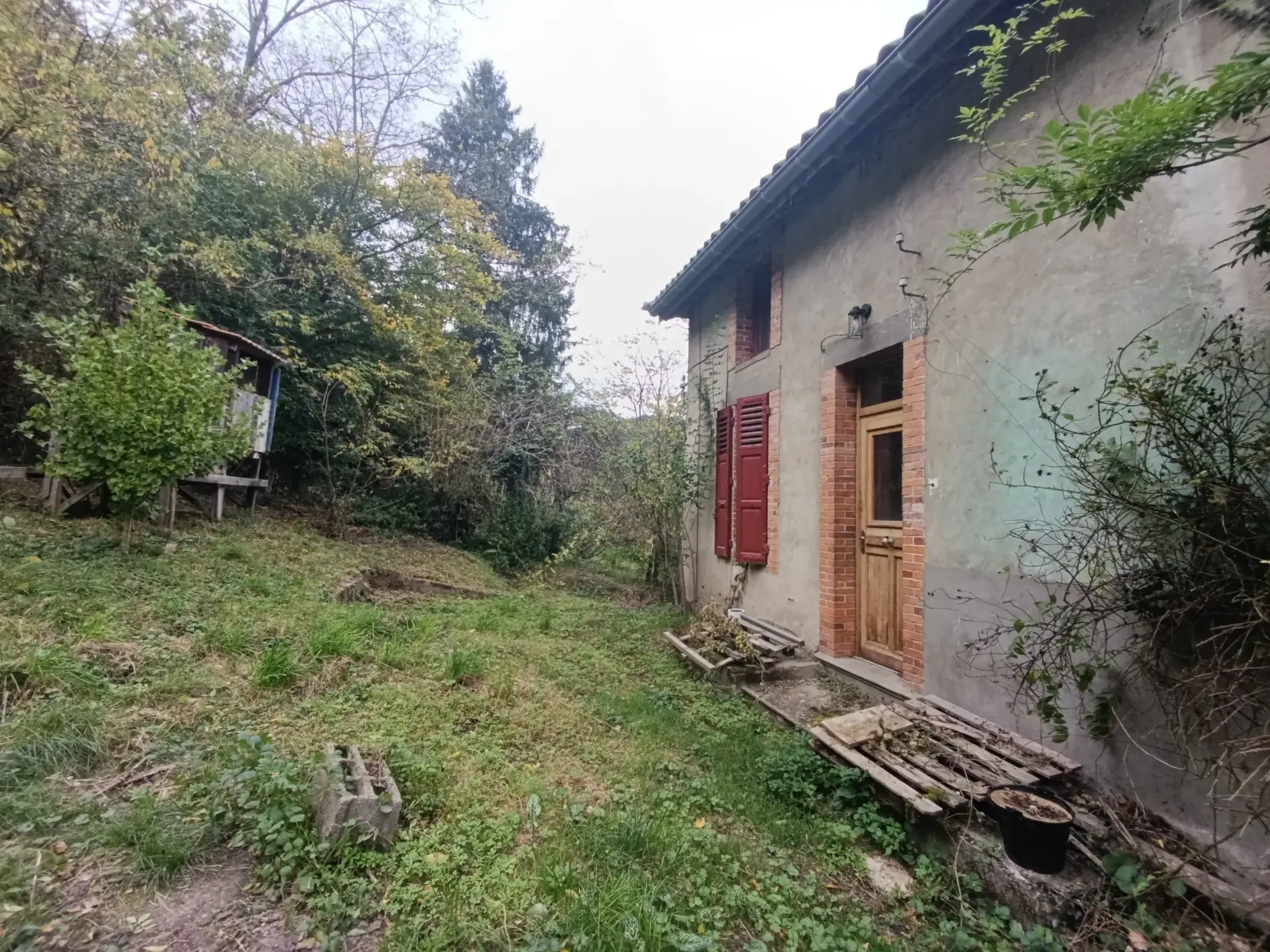 Charmante maison de bourg avec jardin et 5 chambres à Chateldon 