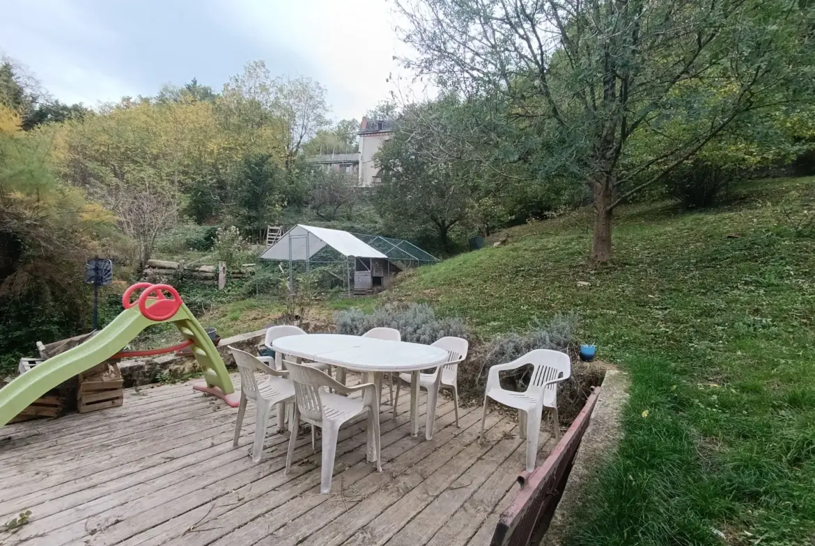 Charmante maison de bourg avec jardin et 5 chambres à Chateldon 