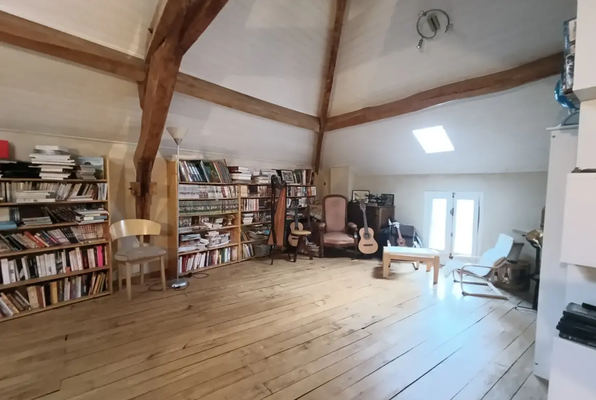 Charmante maison de bourg avec jardin et 5 chambres à Chateldon 