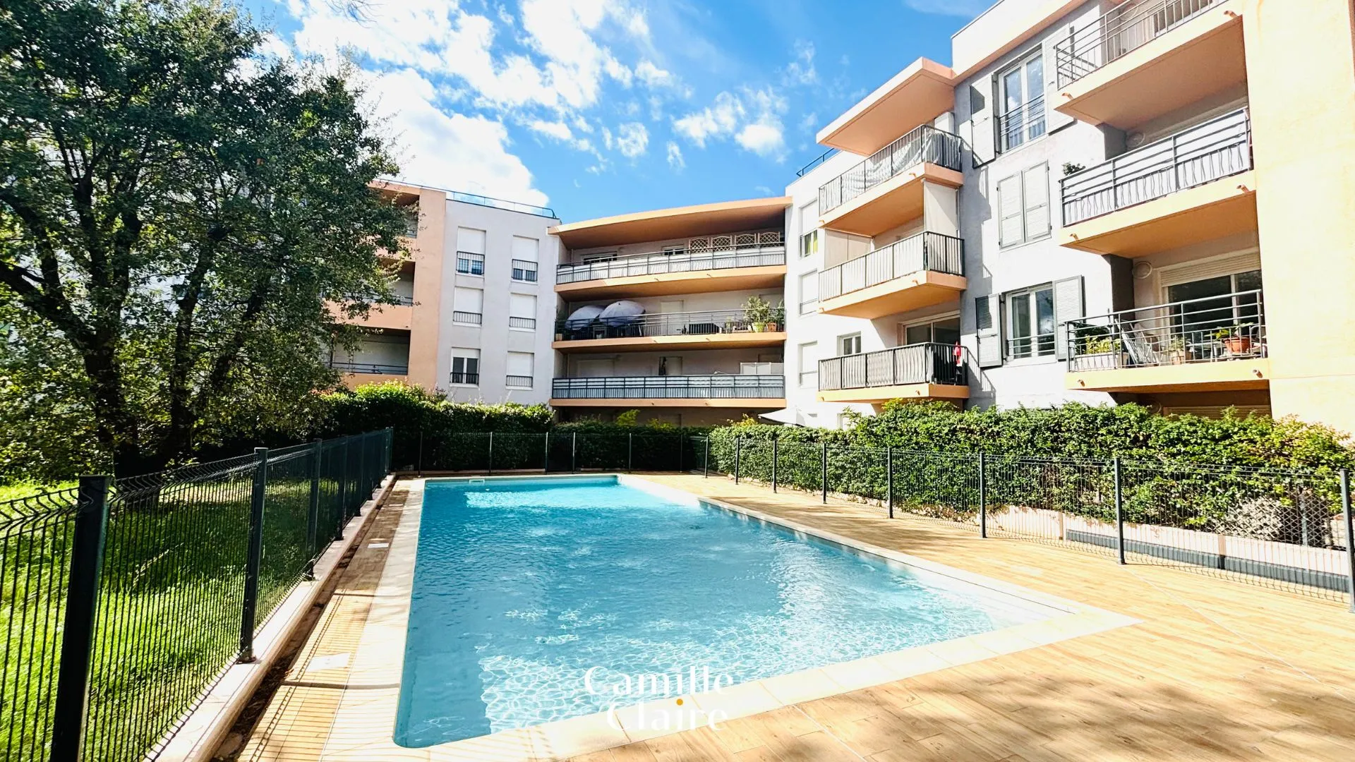 Exclusivité : Appartement T3 Dernier Étage à Fréjus avec Terrasse 