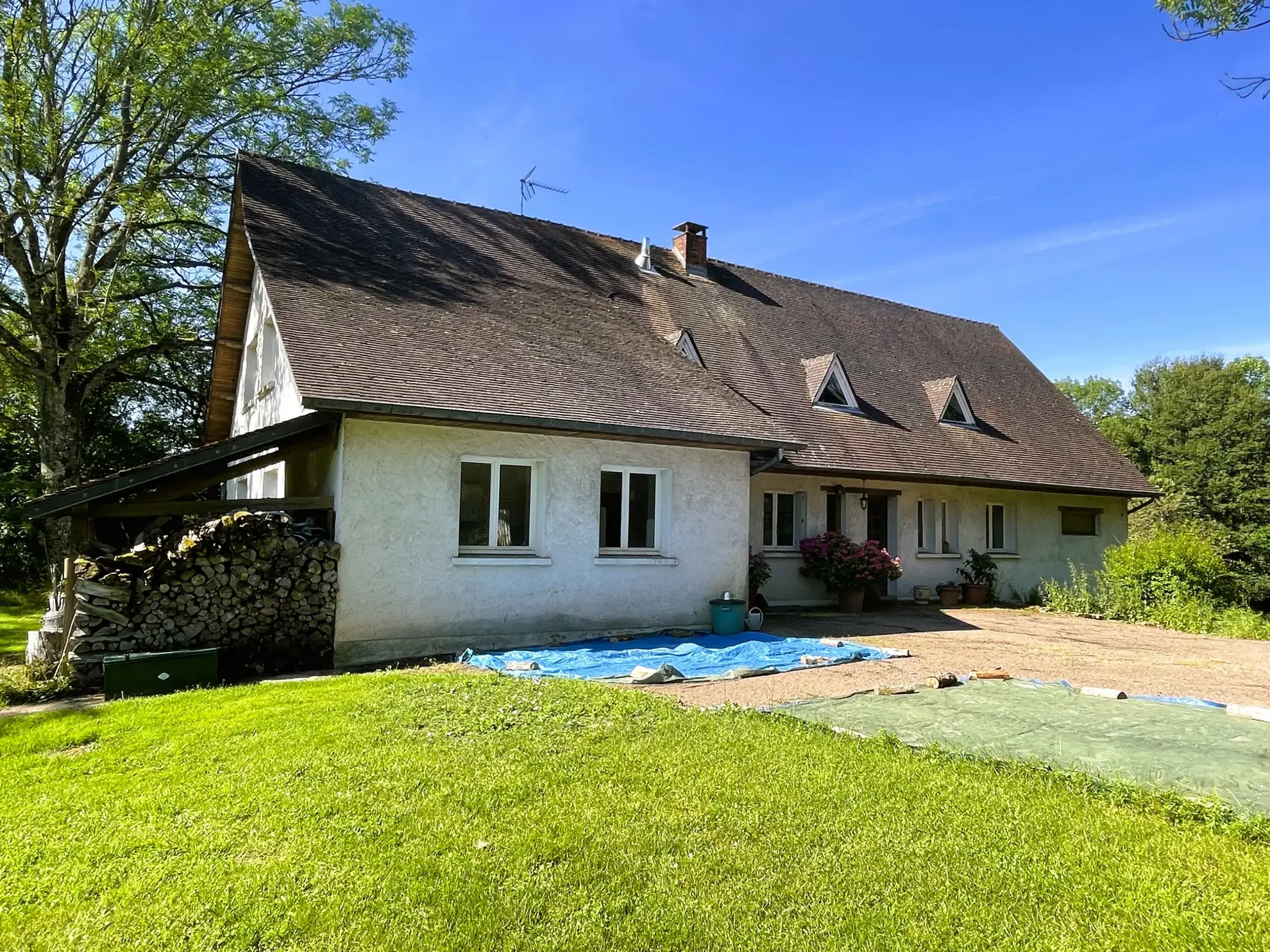 Maison de plain-pied à Prémery sur 15 269 m² 