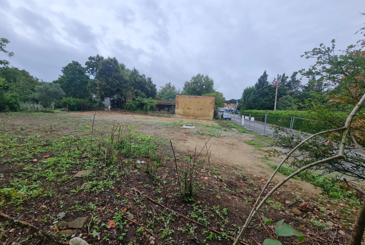 Terrain constructible de 1487 m² à Saint Sulpice sur Lèze 