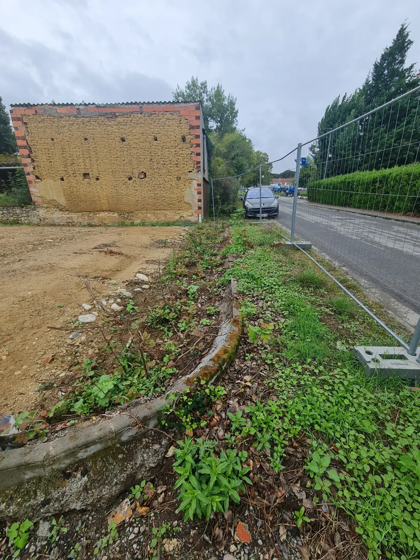 Terrain constructible de 1487 m² à Saint Sulpice sur Lèze 