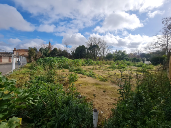 Terrain constructible de 1487 m² à Saint Sulpice sur Lèze