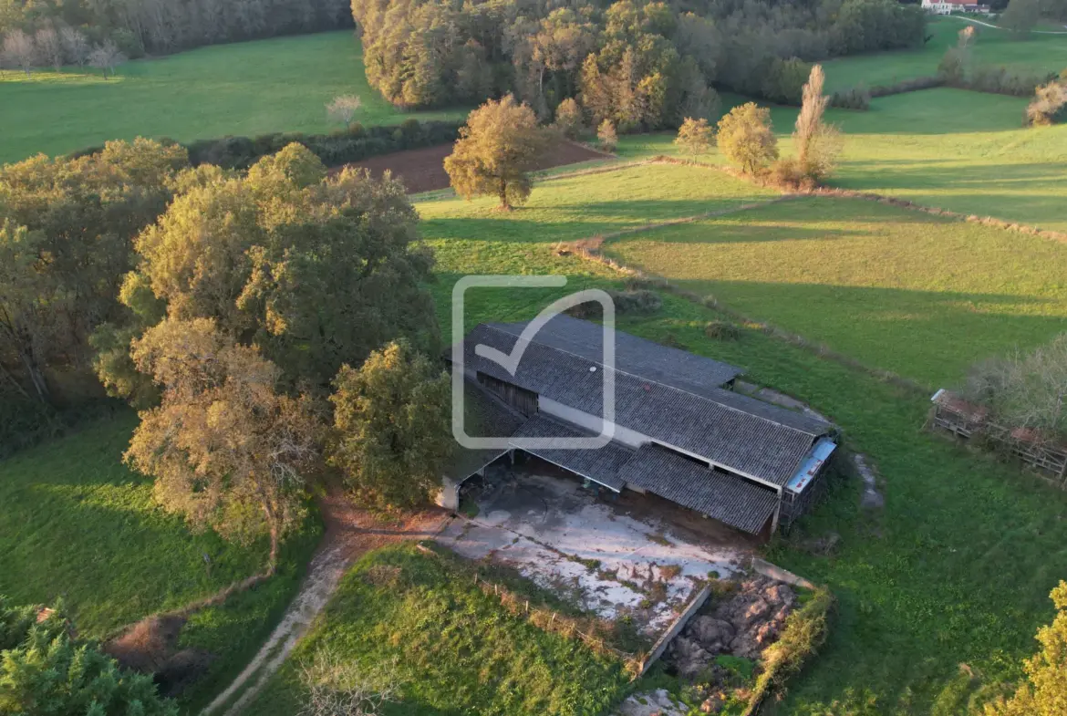 Vente d'un corps de ferme de 15 Ha à Gourdon 