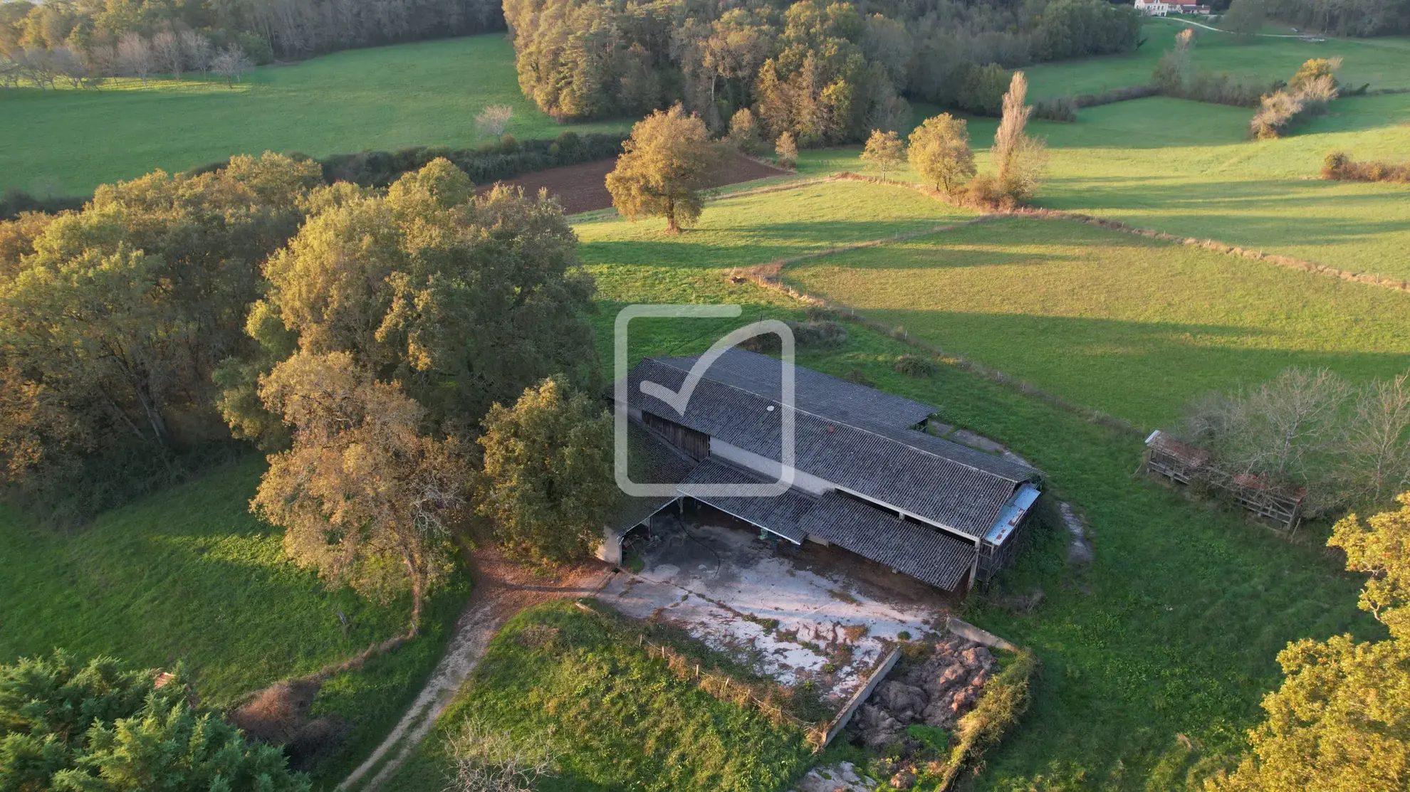 Vente d'un corps de ferme de 15 Ha à Gourdon 