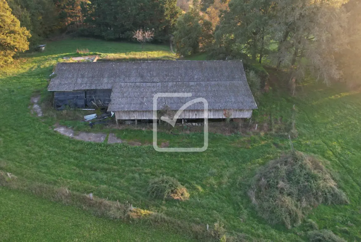 Vente d'un corps de ferme de 15 Ha à Gourdon 