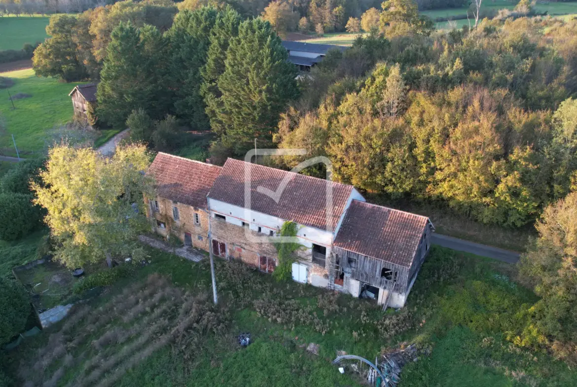 Vente d'un corps de ferme de 15 Ha à Gourdon 