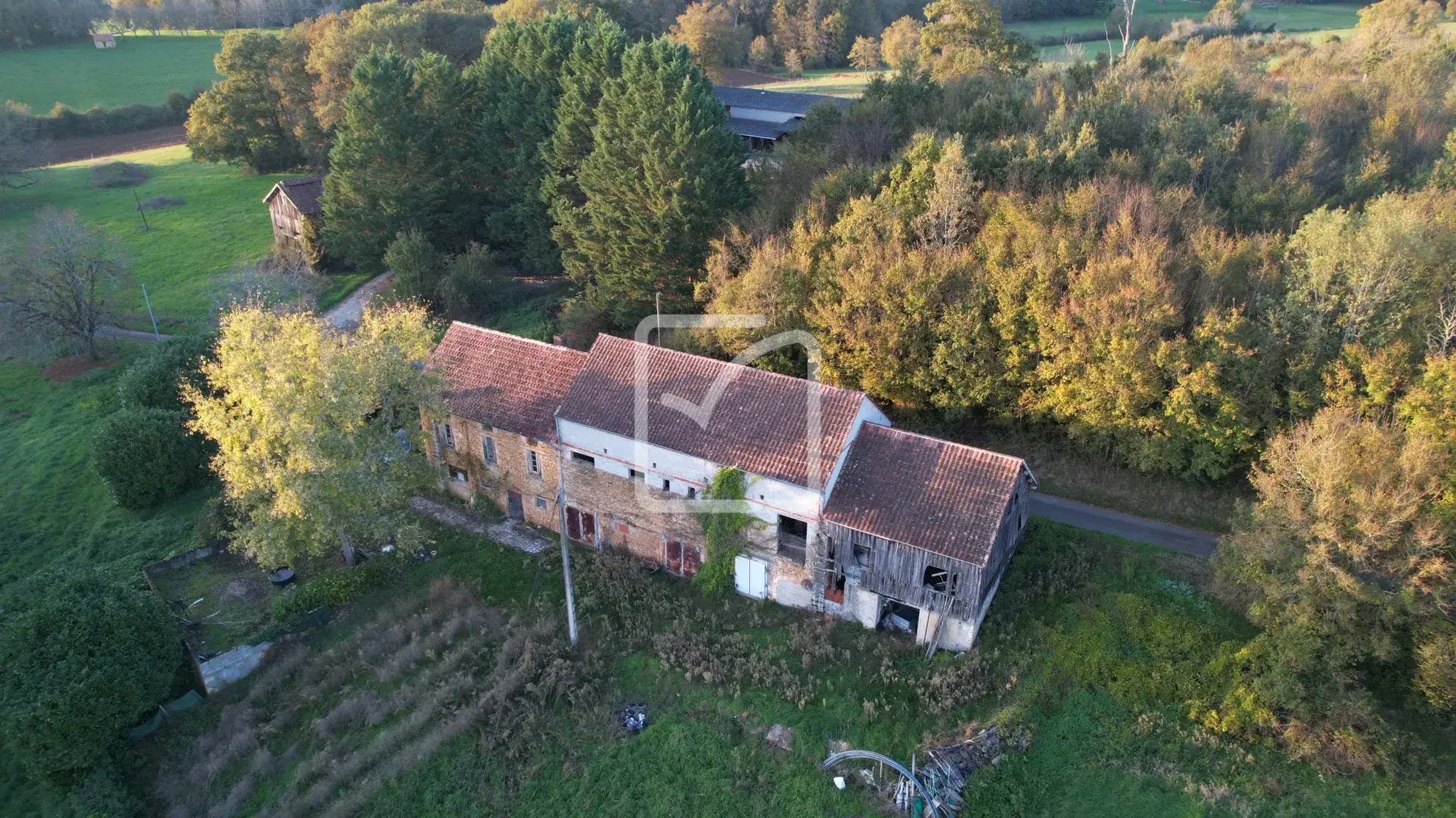 Vente d'un corps de ferme de 15 Ha à Gourdon 