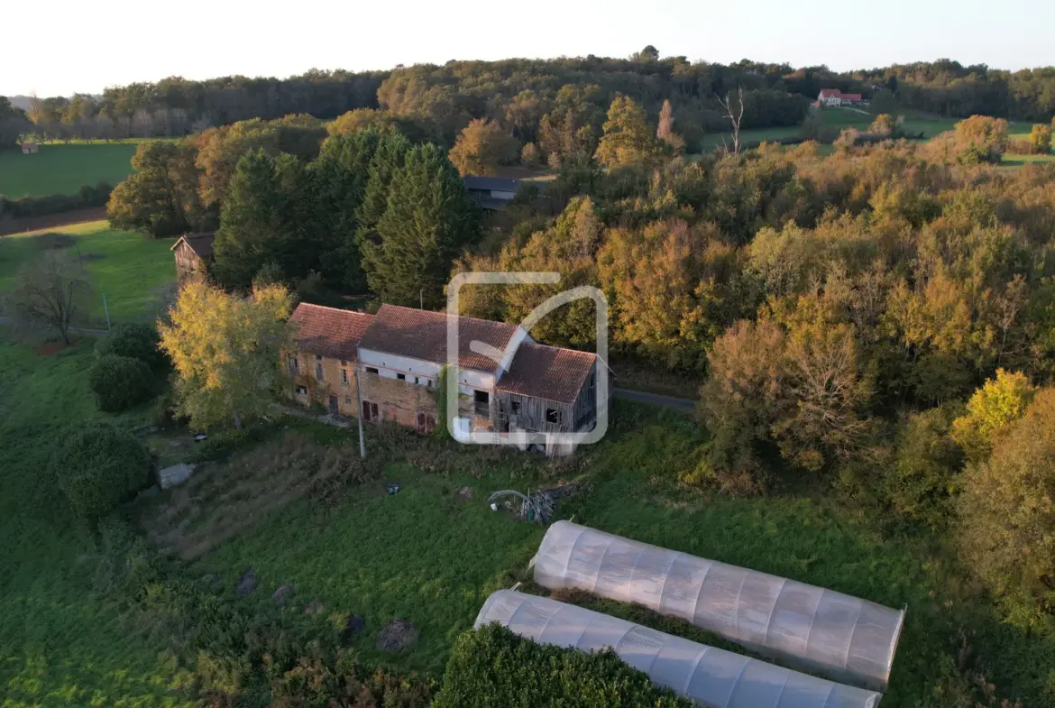 Vente d'un corps de ferme de 15 Ha à Gourdon 