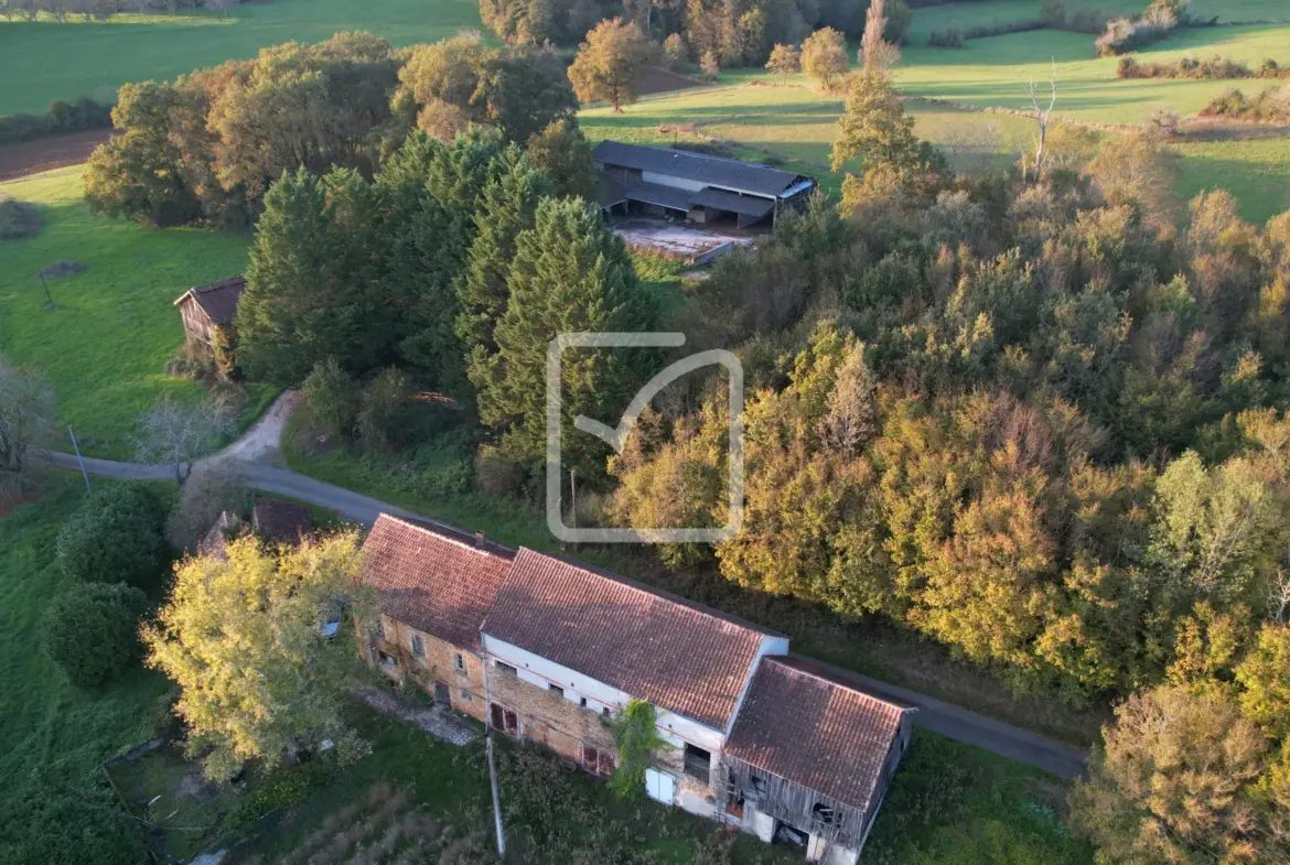 Vente d'un corps de ferme de 15 Ha à Gourdon 