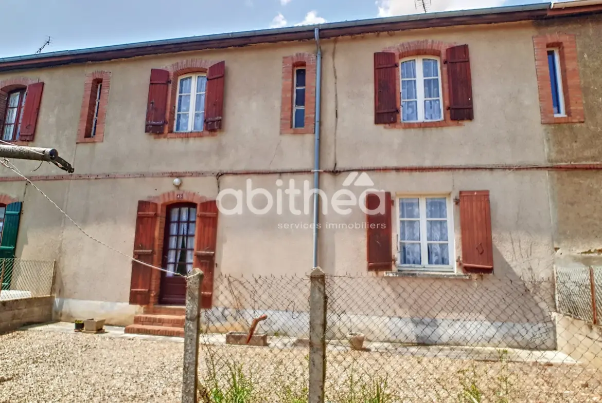 Maison de ville à Roumazieres-Loubert avec 4 chambres 