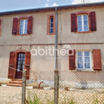 Maison de ville à Roumazieres-Loubert avec 4 chambres