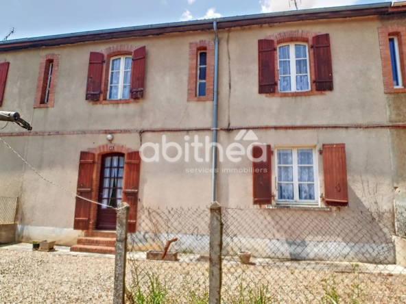 Maison de ville à Roumazieres-Loubert avec 4 chambres