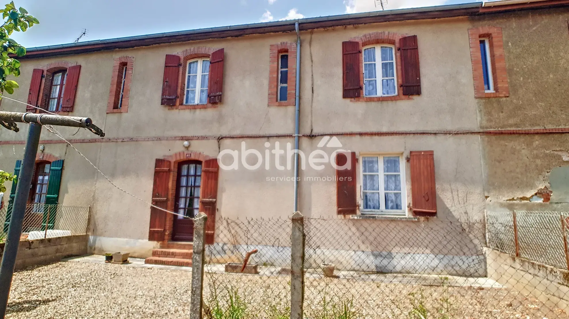 Maison de ville à Roumazieres-Loubert avec 4 chambres 