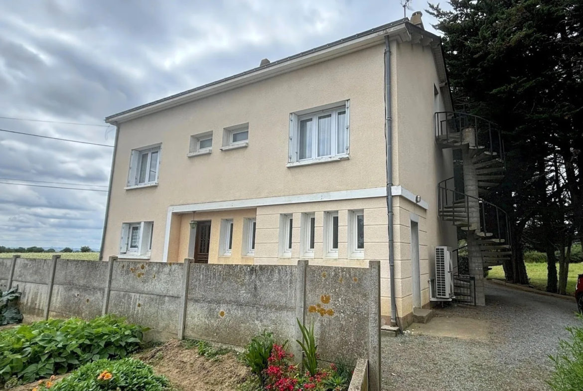 Maison à vendre à Chanzeaux, 5 chambres et grand terrain 