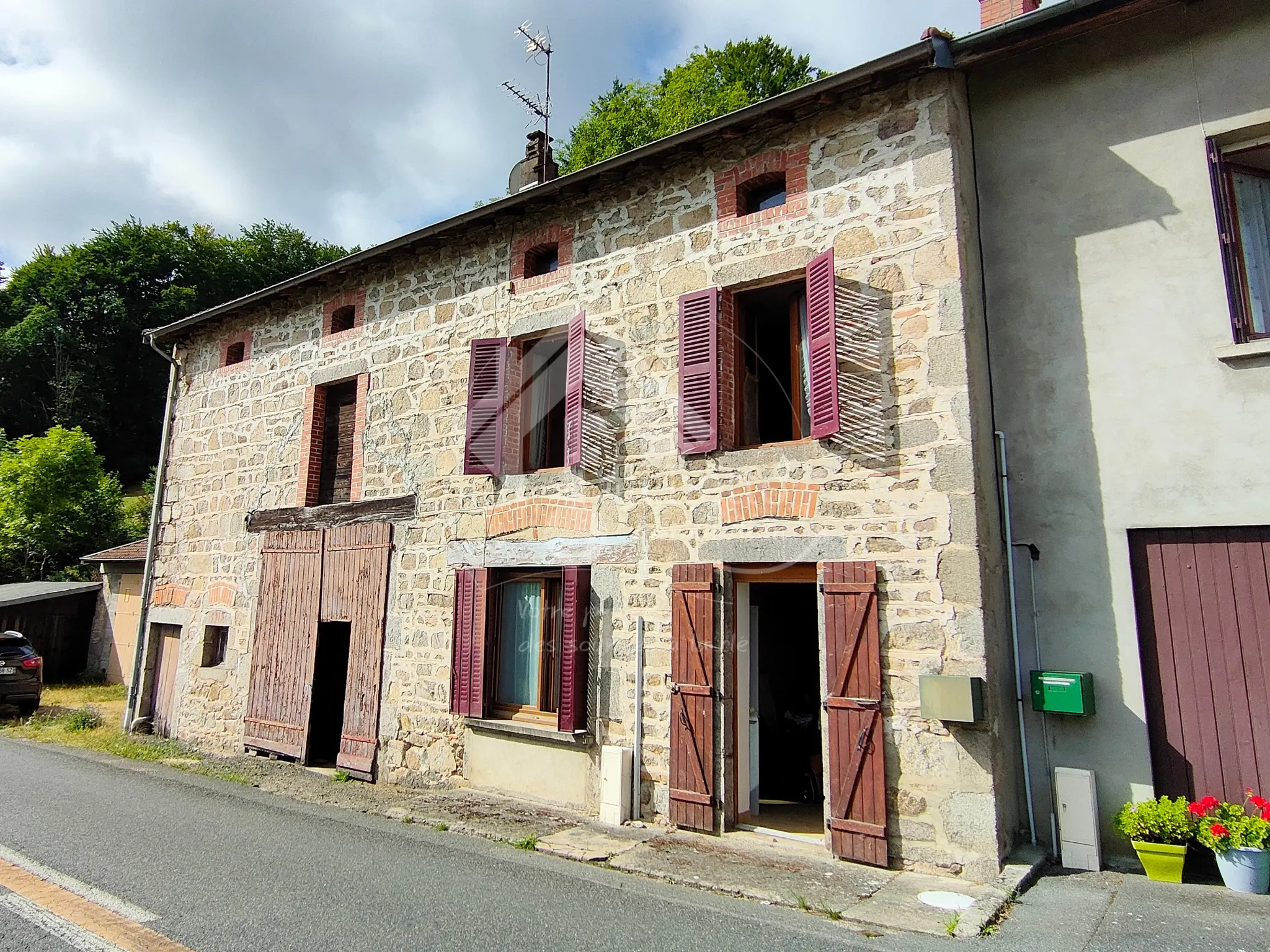 Maison 4 pièces avec terrain à Laprugne pour 49 500 euros 