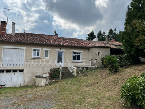 Maison à rénover à La Caillère St Hilaire avec 4 chambres