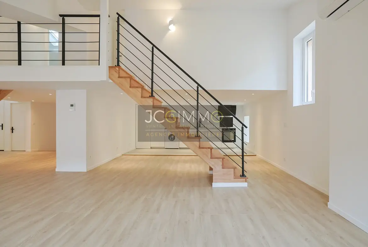 Superbe Loft Duplex T4 Rénové à Sollies Pont - 120 m² 