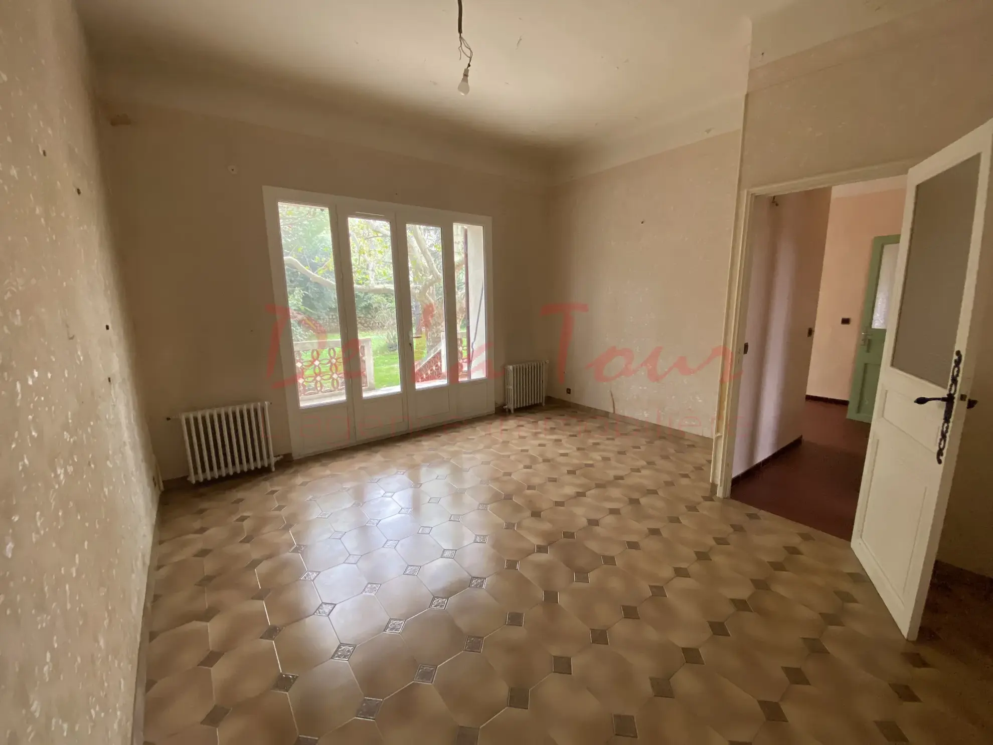 Rez-de-jardin à rénover à Marseille - 85 m² avec garage 