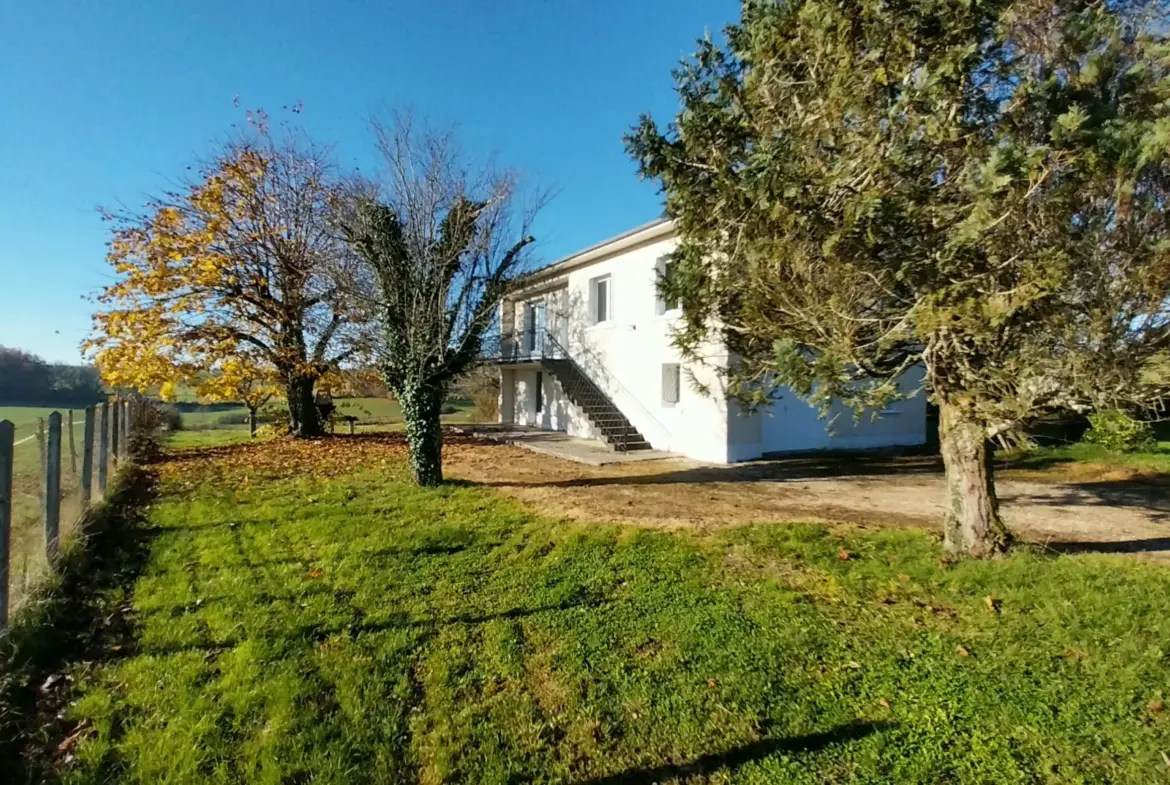 Maison de 3 chambres à Leguillac de l'Auche sur 8000m2 