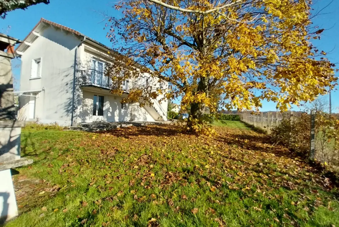 Maison de 3 chambres à Leguillac de l'Auche sur 8000m2 