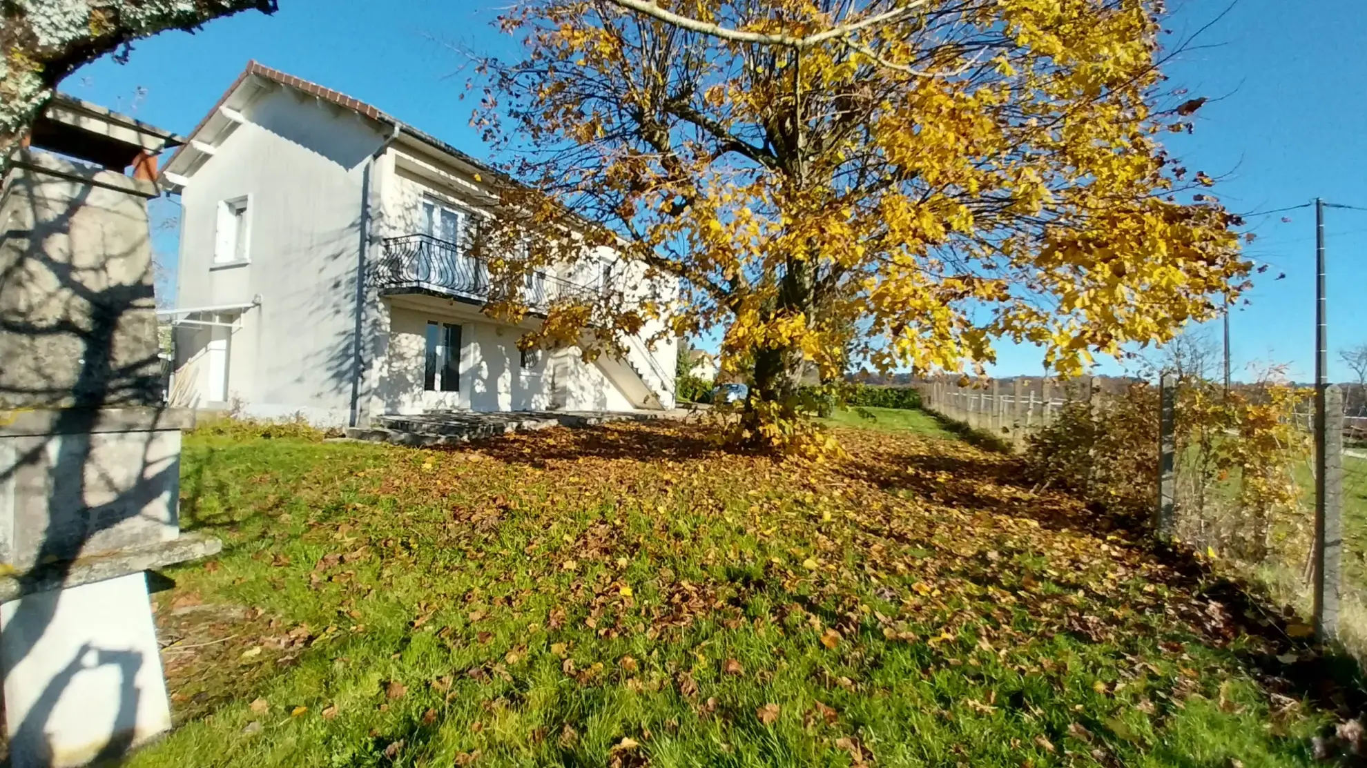 Maison de 3 chambres à Leguillac de l'Auche sur 8000m2 