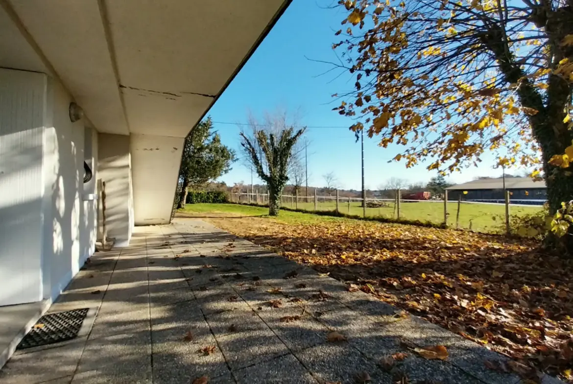 Maison de 3 chambres à Leguillac de l'Auche sur 8000m2 