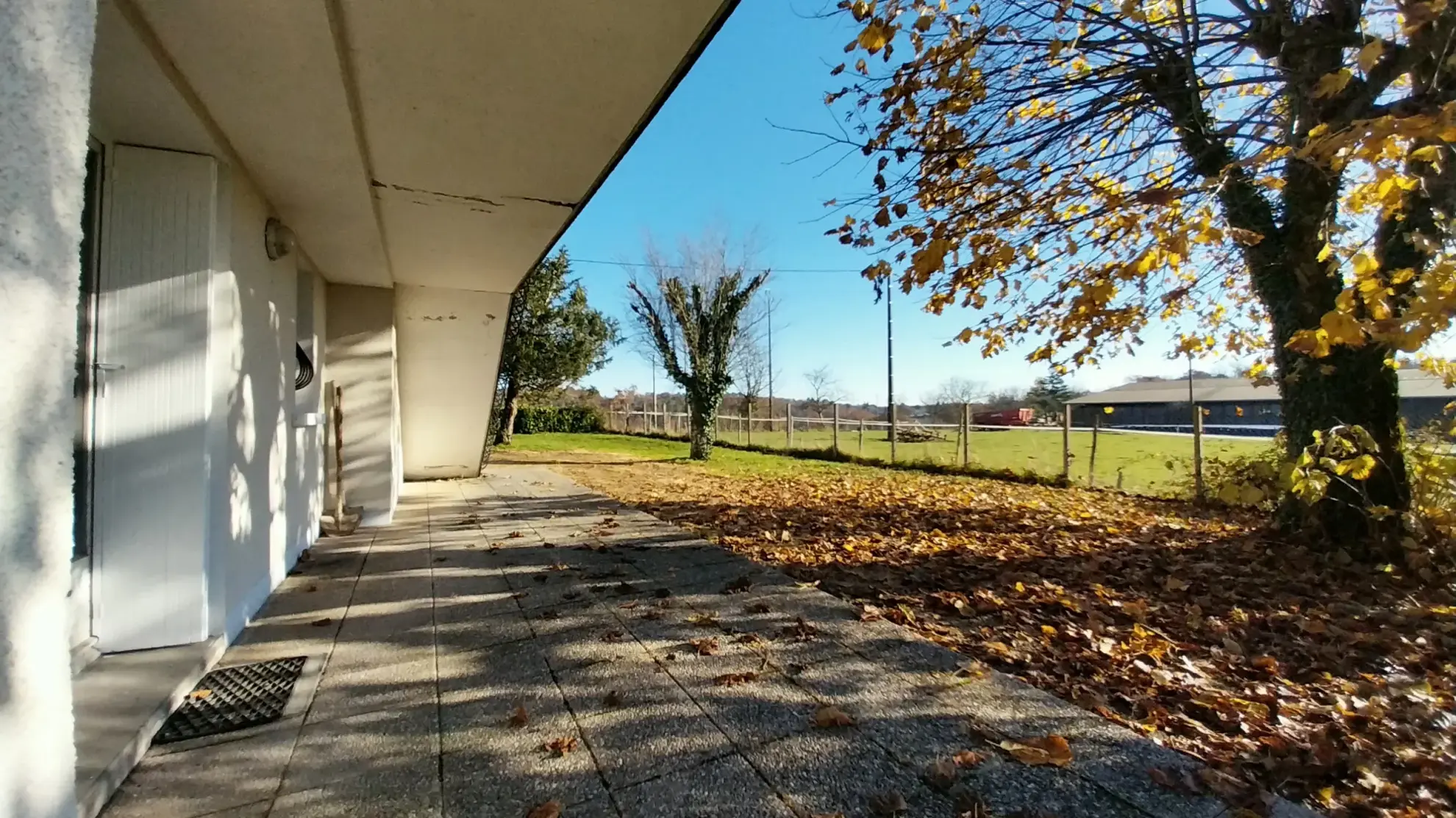 Maison de 3 chambres à Leguillac de l'Auche sur 8000m2 