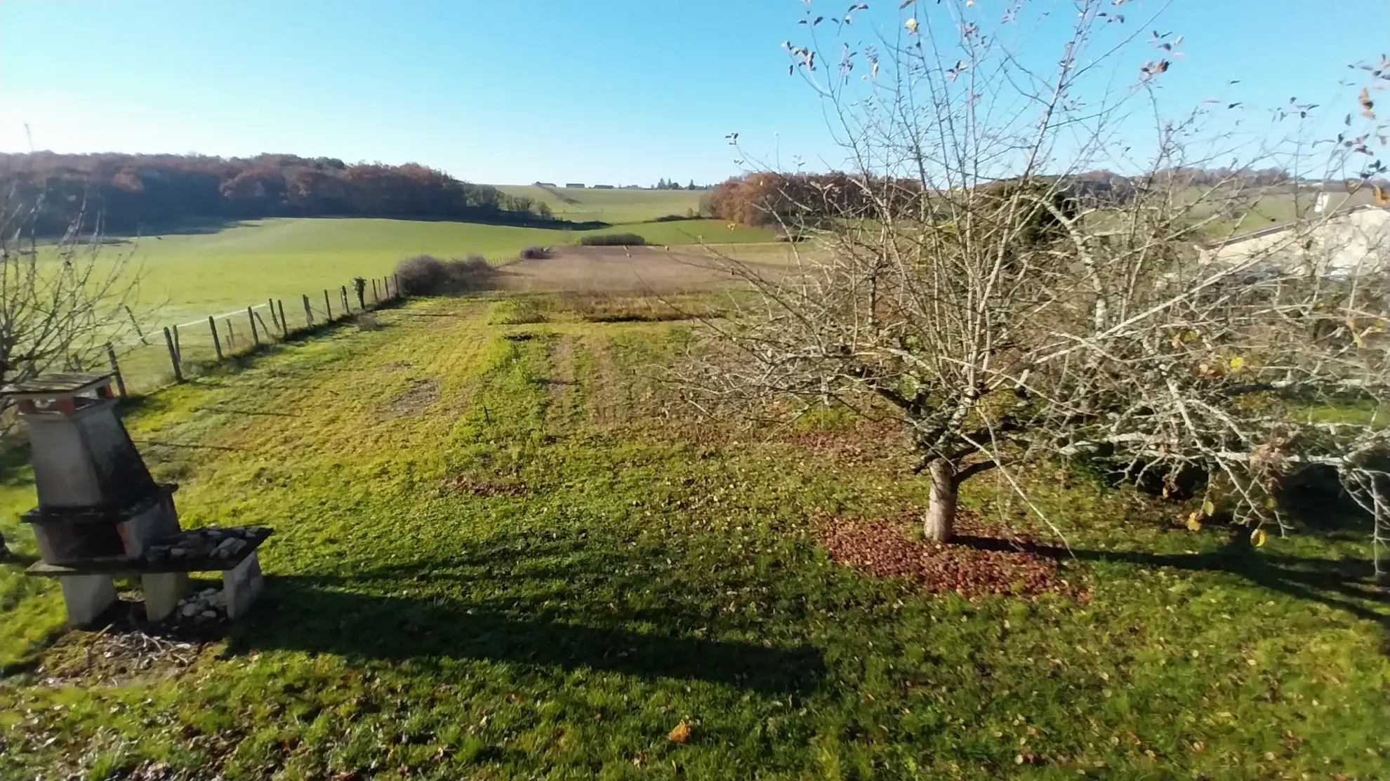 Maison de 3 chambres à Leguillac de l'Auche sur 8000m2 