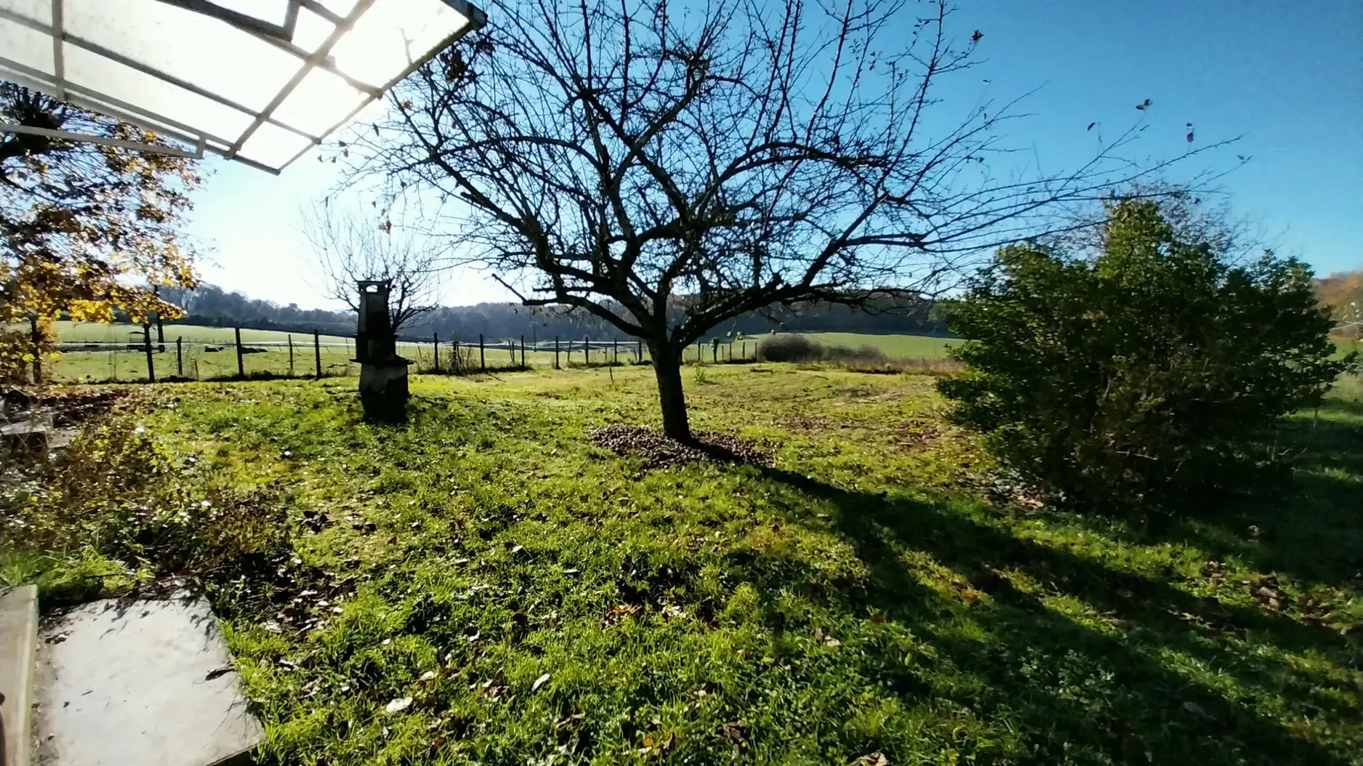 Maison de 3 chambres à Leguillac de l'Auche sur 8000m2 