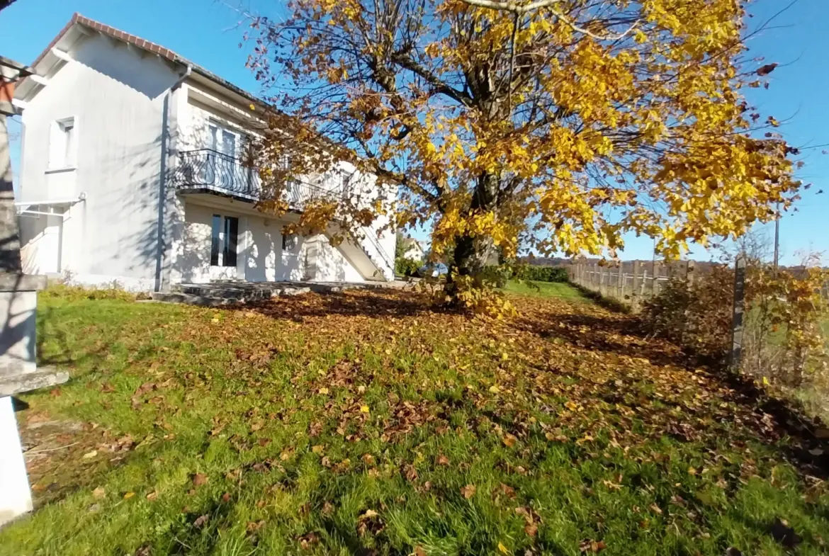 Maison de 3 chambres à Leguillac de l'Auche sur 8000m2 