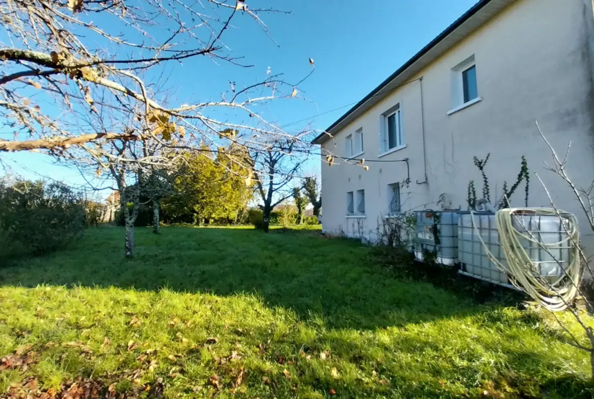 Maison de 3 chambres à Leguillac de l'Auche sur 8000m2 